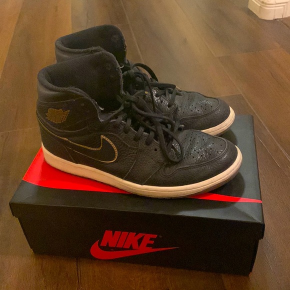 Air Jordan 1s “City of Flight” Black and Gold - Picture 2 of 3